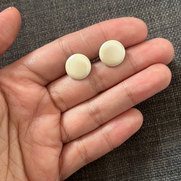 Vintage Round Ivory Post Earrings Cream Milk Circle Retro Kawaii Minimalist Stud - Picture 1 of 5